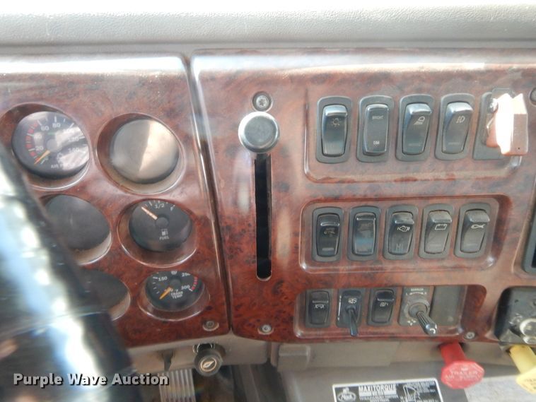 image for item DJ2043 2005 Mack CH600  tank truck