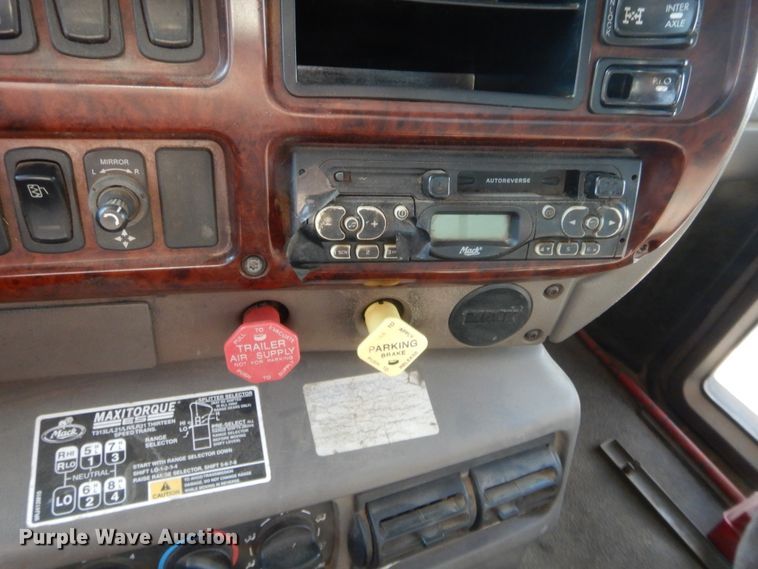 image for item DJ2043 2005 Mack CH600  tank truck