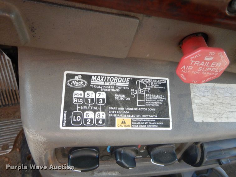 image for item DJ2043 2005 Mack CH600  tank truck