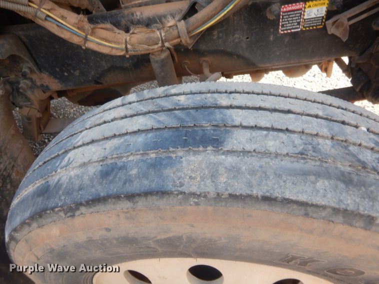 image for item DJ2043 2005 Mack CH600  tank truck