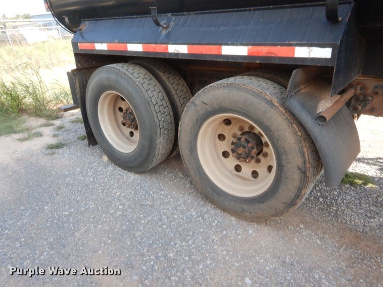 image for item DJ2043 2005 Mack CH600  tank truck