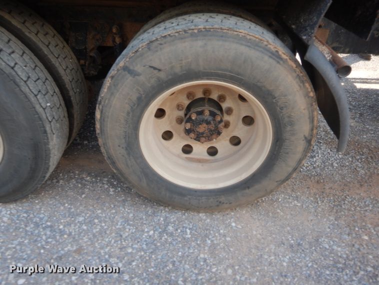 image for item DJ2043 2005 Mack CH600  tank truck