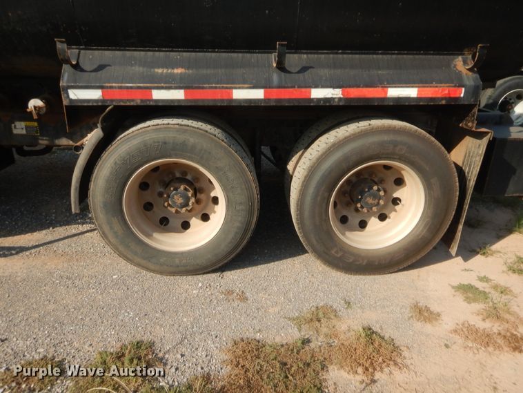 image for item DJ2043 2005 Mack CH600  tank truck