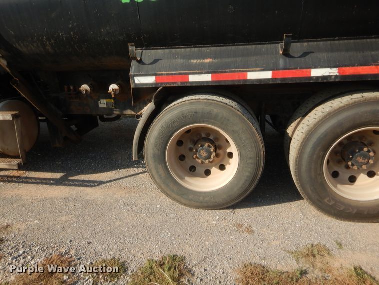 image for item DJ2043 2005 Mack CH600  tank truck