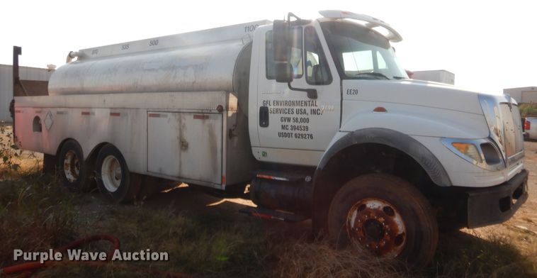 image for item DJ2044 2006 International 7600  tank truck