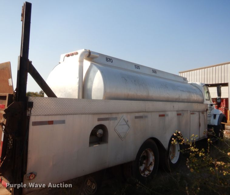 image for item DJ2044 2006 International 7600  tank truck