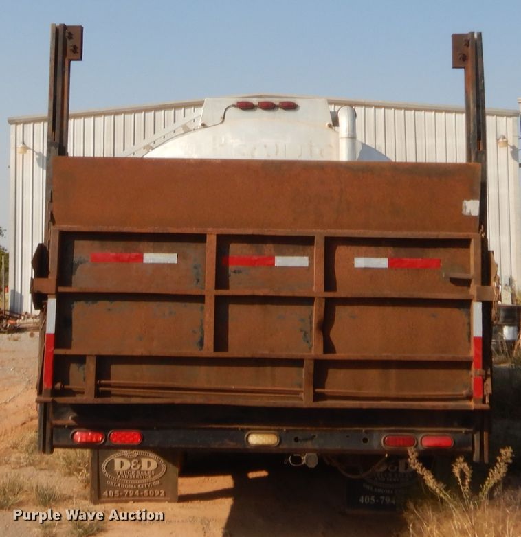 image for item DJ2044 2006 International 7600  tank truck