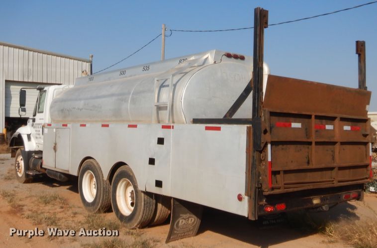 image for item DJ2044 2006 International 7600  tank truck
