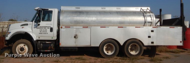 image for item DJ2044 2006 International 7600  tank truck