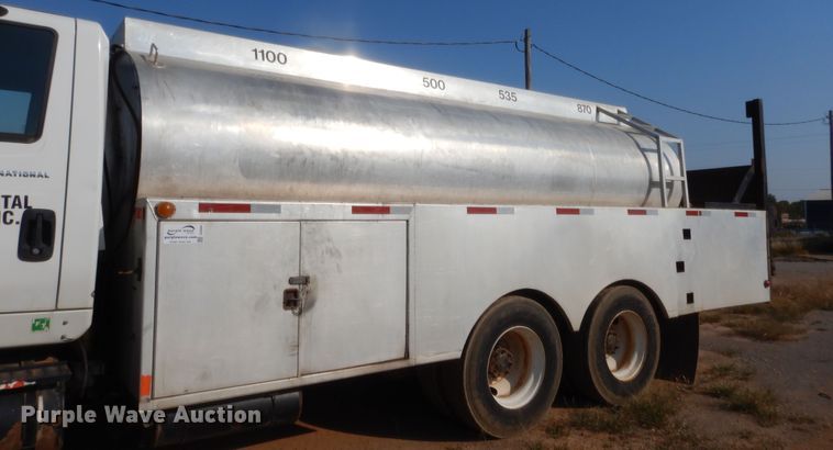 image for item DJ2044 2006 International 7600  tank truck