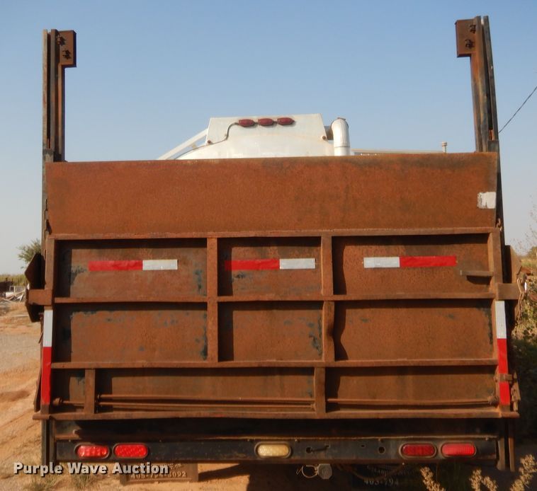 image for item DJ2044 2006 International 7600  tank truck