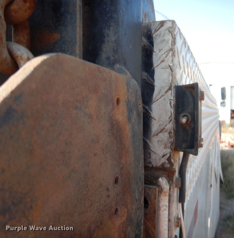 image for item DJ2044 2006 International 7600  tank truck