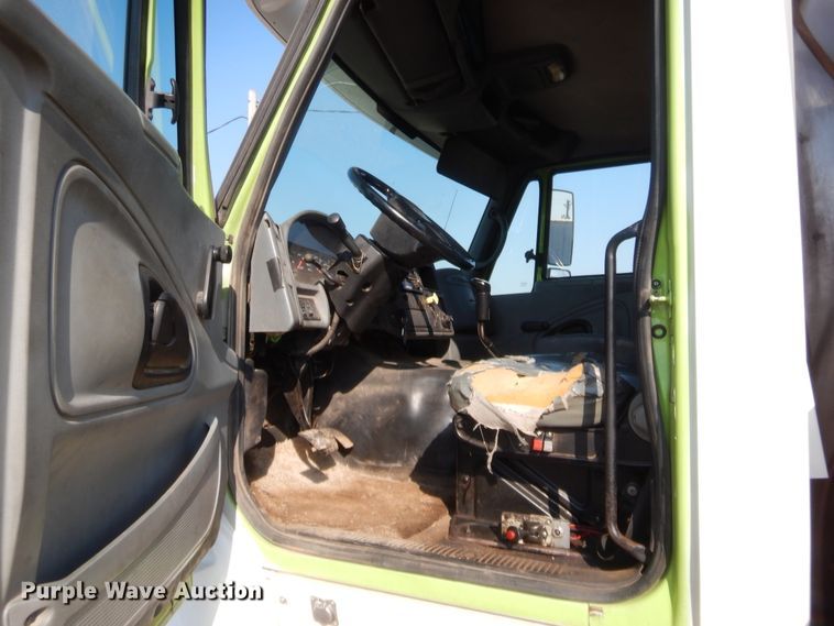 image for item DJ2044 2006 International 7600  tank truck