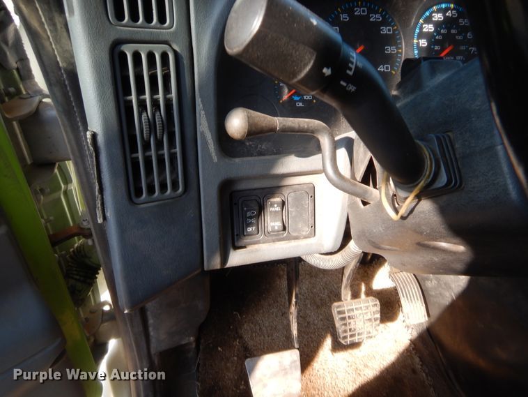 image for item DJ2044 2006 International 7600  tank truck