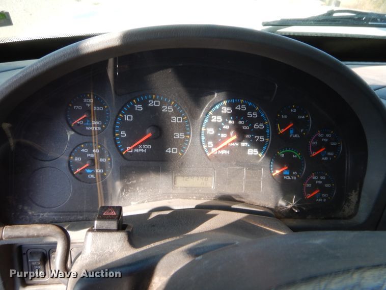 image for item DJ2044 2006 International 7600  tank truck