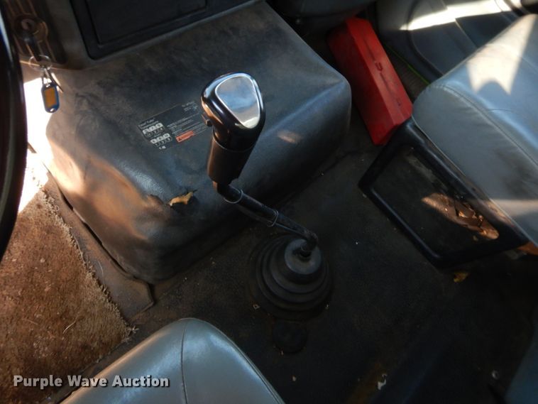 image for item DJ2044 2006 International 7600  tank truck