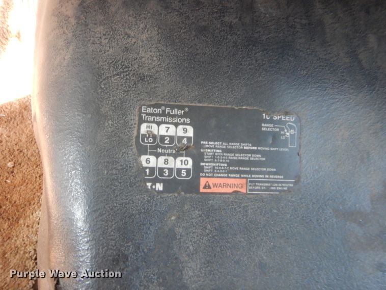 image for item DJ2044 2006 International 7600  tank truck