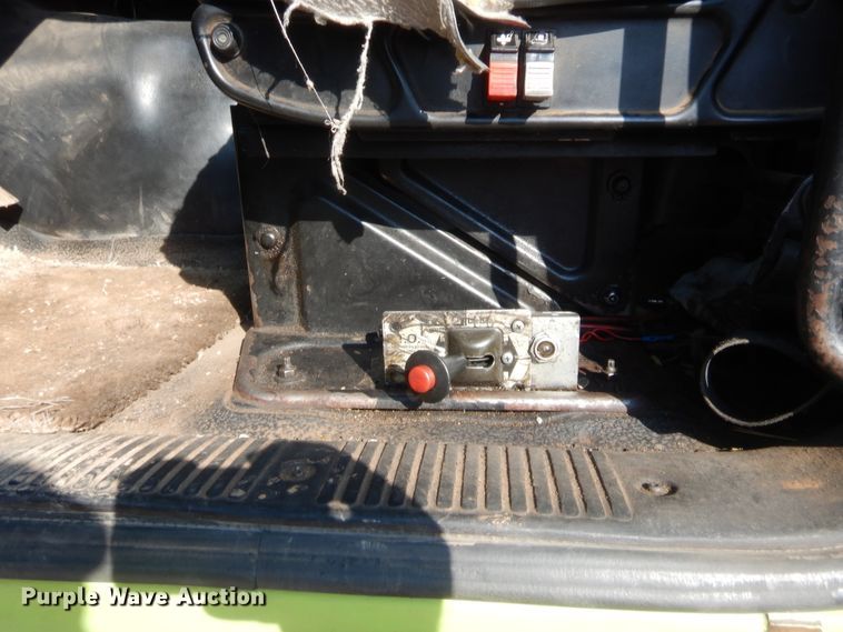 image for item DJ2044 2006 International 7600  tank truck