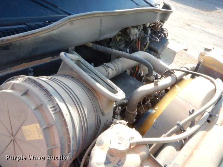 image for item DJ2044 2006 International 7600  tank truck