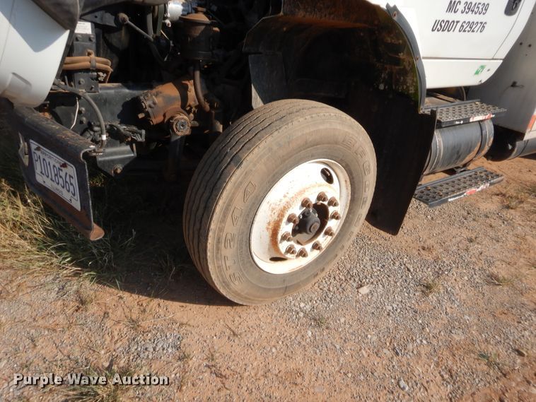 image for item DJ2044 2006 International 7600  tank truck