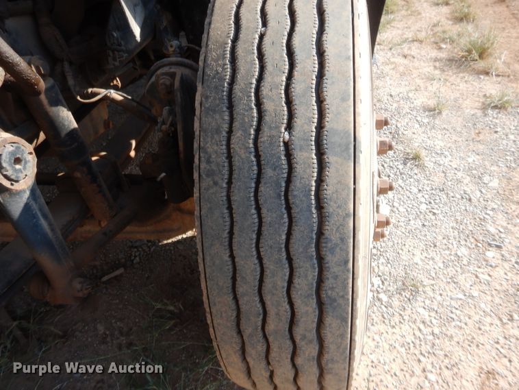 image for item DJ2044 2006 International 7600  tank truck