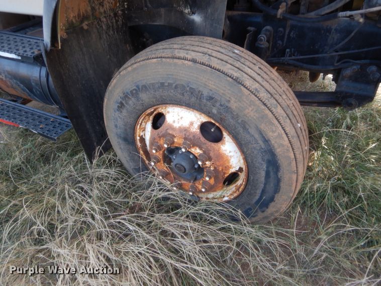 image for item DJ2044 2006 International 7600  tank truck