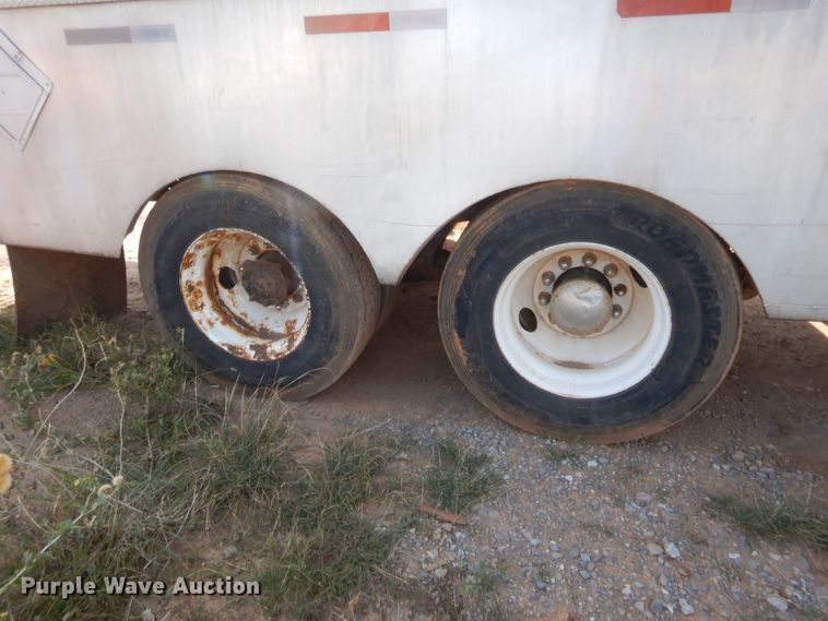 image for item DJ2044 2006 International 7600  tank truck