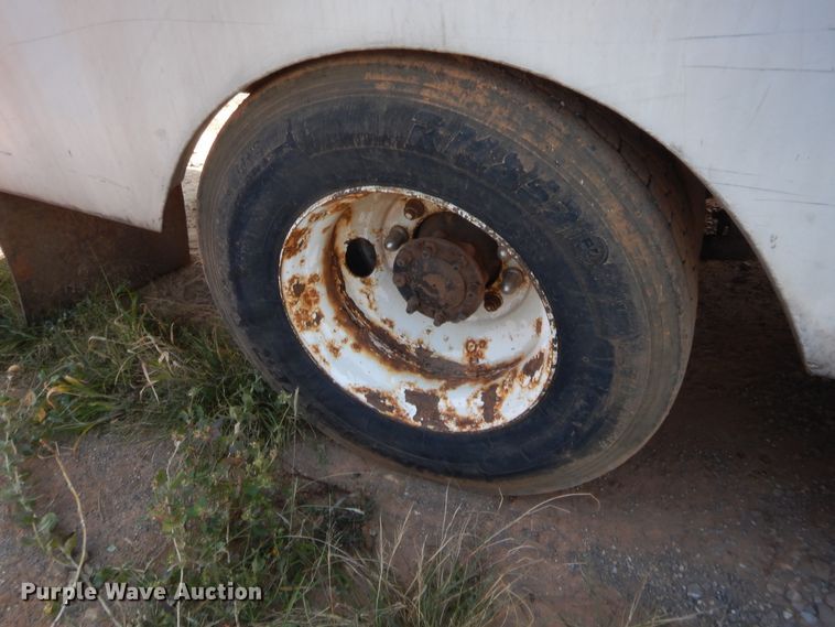 image for item DJ2044 2006 International 7600  tank truck