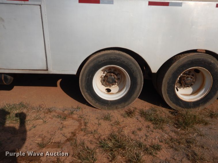 image for item DJ2044 2006 International 7600  tank truck