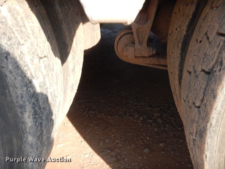 image for item DJ2044 2006 International 7600  tank truck