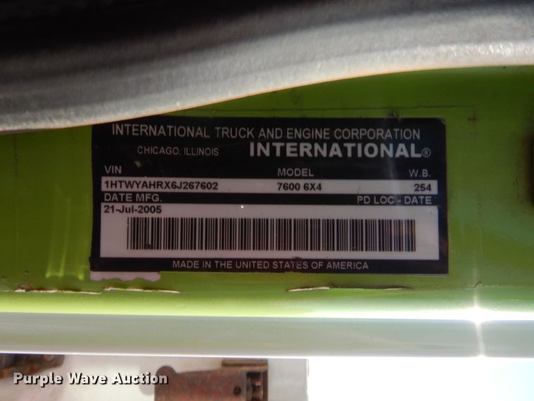 image for item DJ2044 2006 International 7600  tank truck