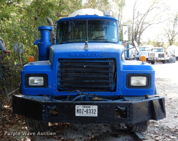 image for item DJ6608 2000 Mack RD690S  ready mix truck