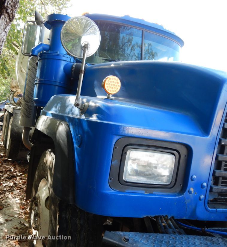 image for item DJ6608 2000 Mack RD690S  ready mix truck