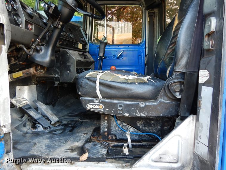 image for item DJ6608 2000 Mack RD690S  ready mix truck