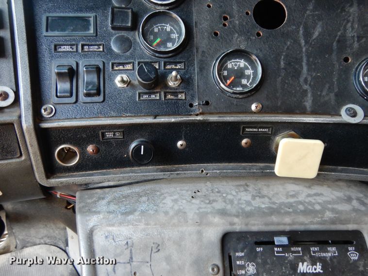 image for item DJ6608 2000 Mack RD690S  ready mix truck