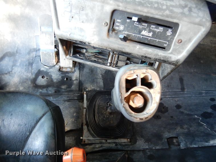 image for item DJ6608 2000 Mack RD690S  ready mix truck