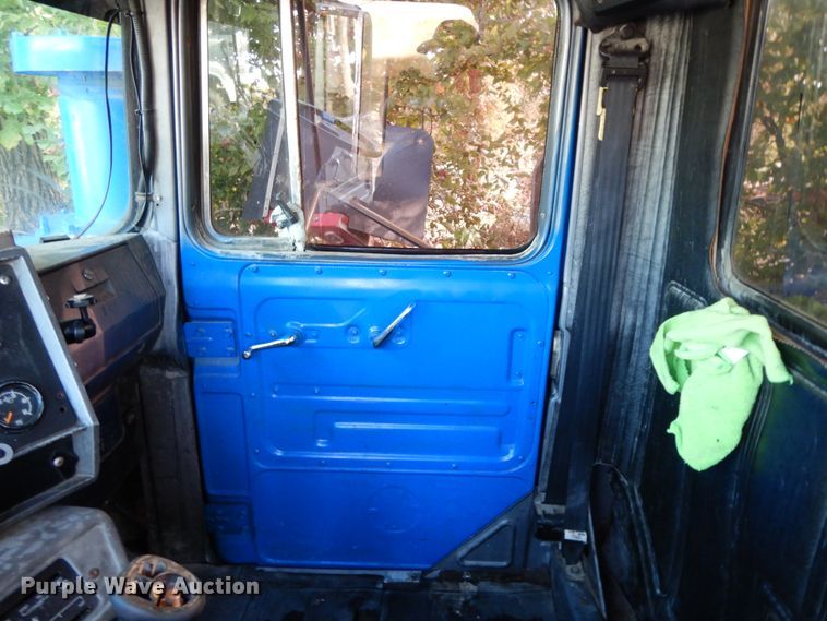 image for item DJ6608 2000 Mack RD690S  ready mix truck