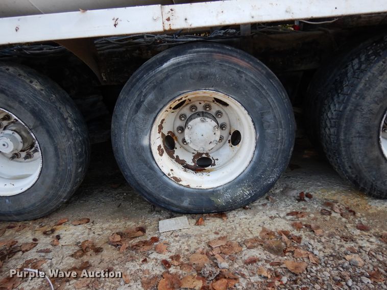 image for item DJ6608 2000 Mack RD690S  ready mix truck