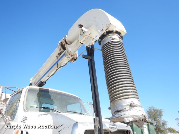 image for item DJ6887 2008 Sterling L-Line  vacuum truck