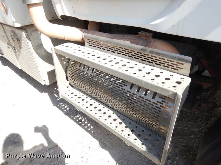 image for item DJ6887 2008 Sterling L-Line  vacuum truck