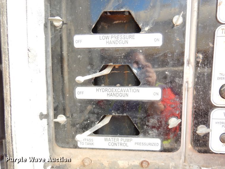 image for item DJ6887 2008 Sterling L-Line  vacuum truck