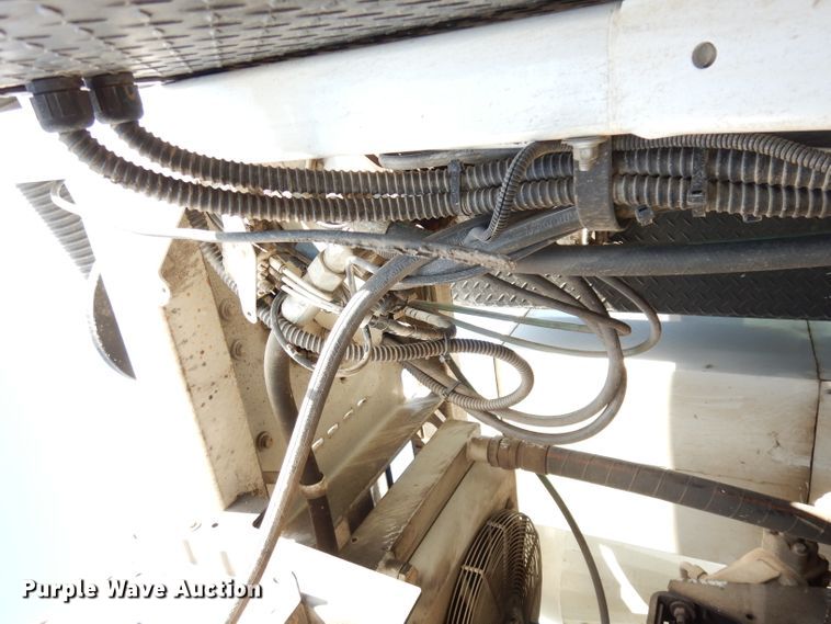 image for item DJ6887 2008 Sterling L-Line  vacuum truck