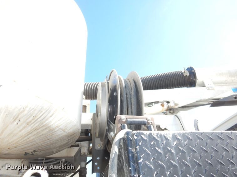 image for item DJ6887 2008 Sterling L-Line  vacuum truck