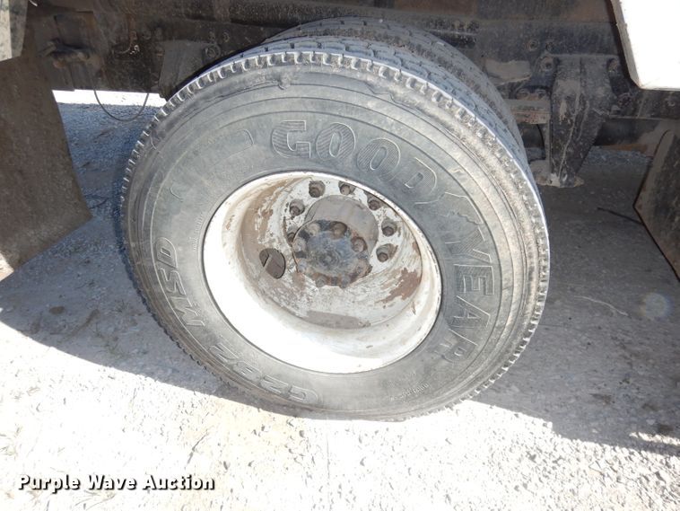 image for item DJ6887 2008 Sterling L-Line  vacuum truck