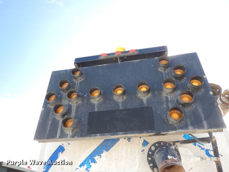 image for item DJ6887 2008 Sterling L-Line  vacuum truck