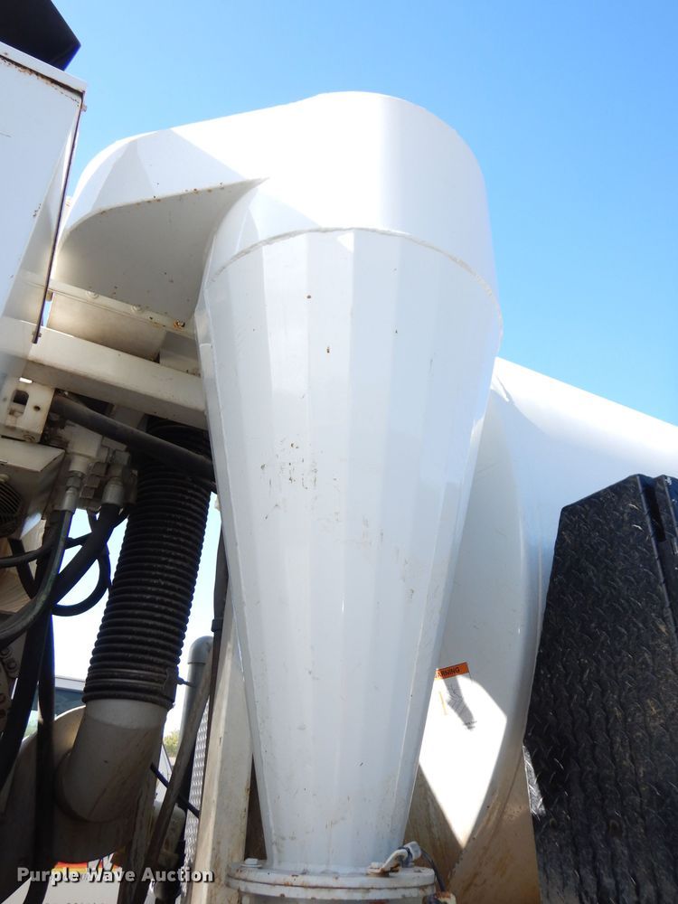 image for item DJ6887 2008 Sterling L-Line  vacuum truck