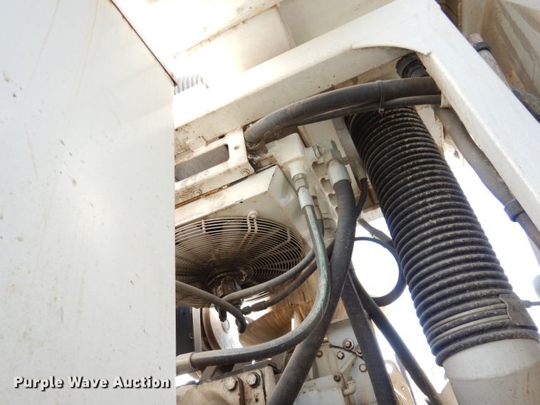 image for item DJ6887 2008 Sterling L-Line  vacuum truck