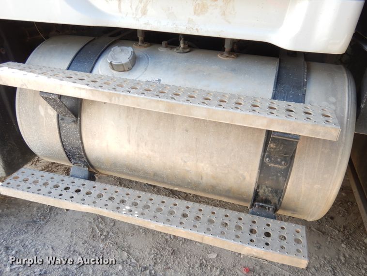 image for item DJ6887 2008 Sterling L-Line  vacuum truck