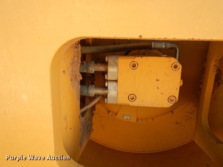 image for item DJ8784 2013 Caterpillar CP56B  single drum vibratory roller