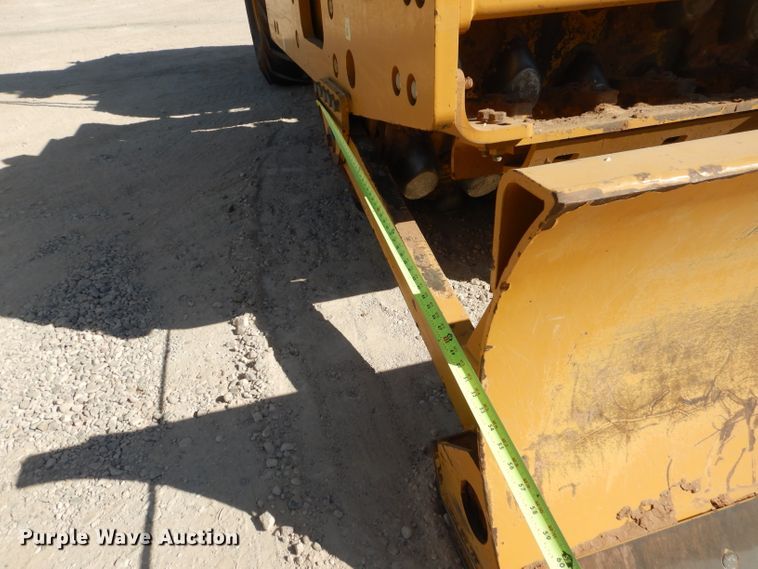 image for item DJ8784 2013 Caterpillar CP56B  single drum vibratory roller